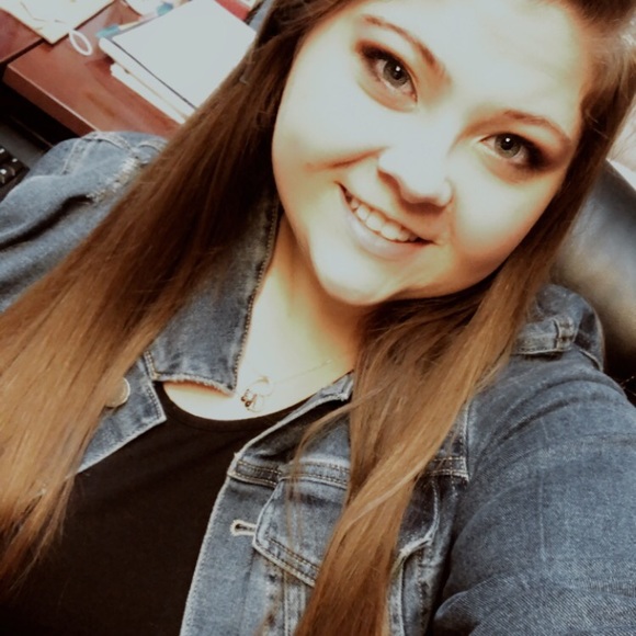 Meet your Posher, Hannah - Picture 1 of 1